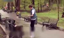 美女撒尿视频,美女撒尿视频引发网友热议，真相揭秘！